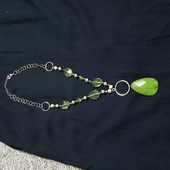 Silver Tone Necklace w Green Pendant, Cultured Pearls - Picture 7 of 7